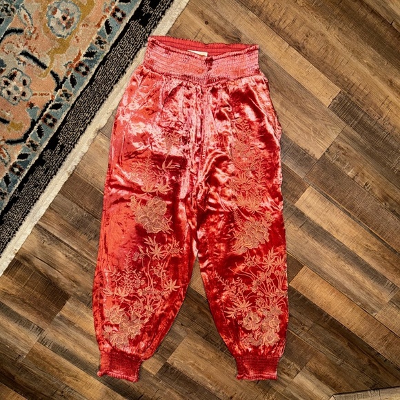 Anthropologie Velvet High Waist Cropped Harem Pants Embroidered Boho XS - Picture 2 of 7